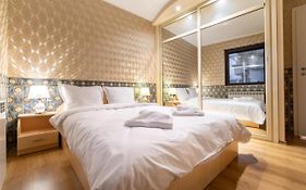 Gorgeous 1-Bed Apartment